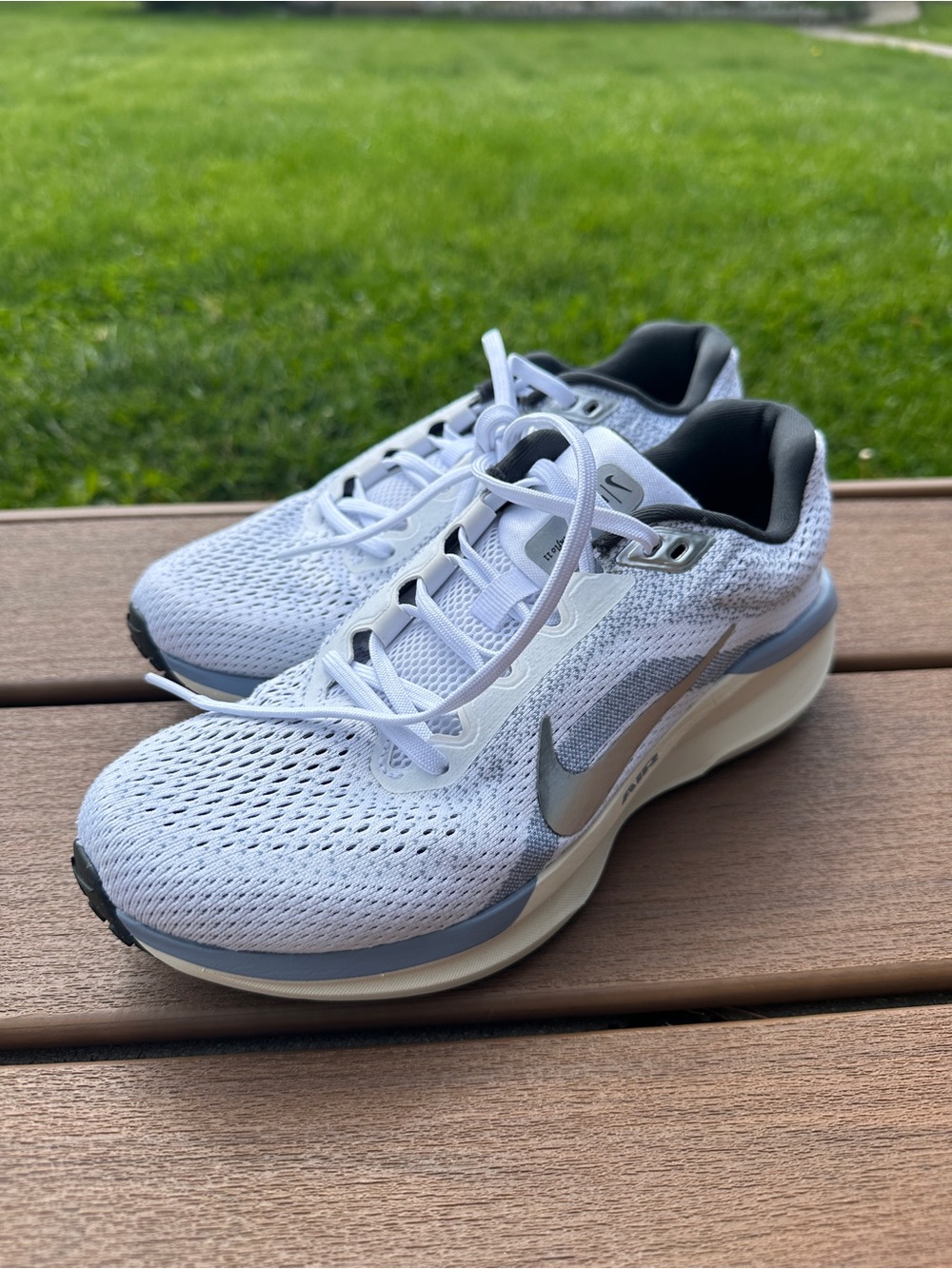 Nike Air Winflo 11 Running Shoes in White and Gray men’s 7 new